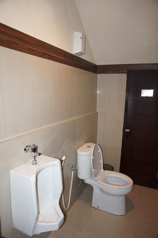 Ekon Hotel Джокьякарта Экстерьер фото