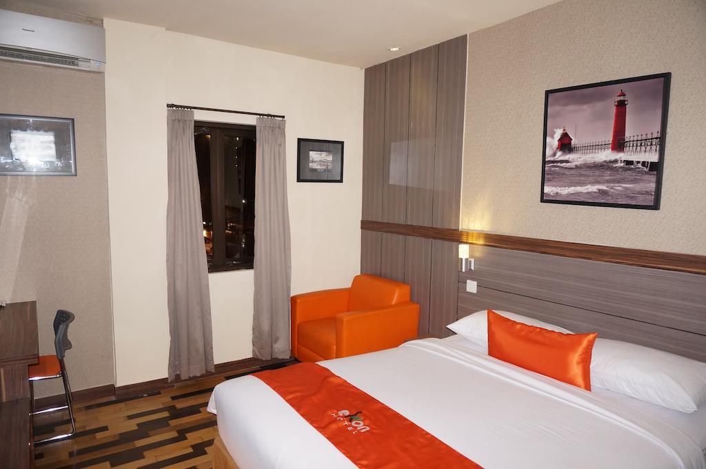 Ekon Hotel Джокьякарта Экстерьер фото